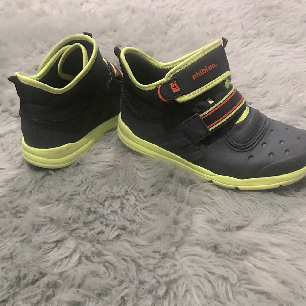 Kids sneakers